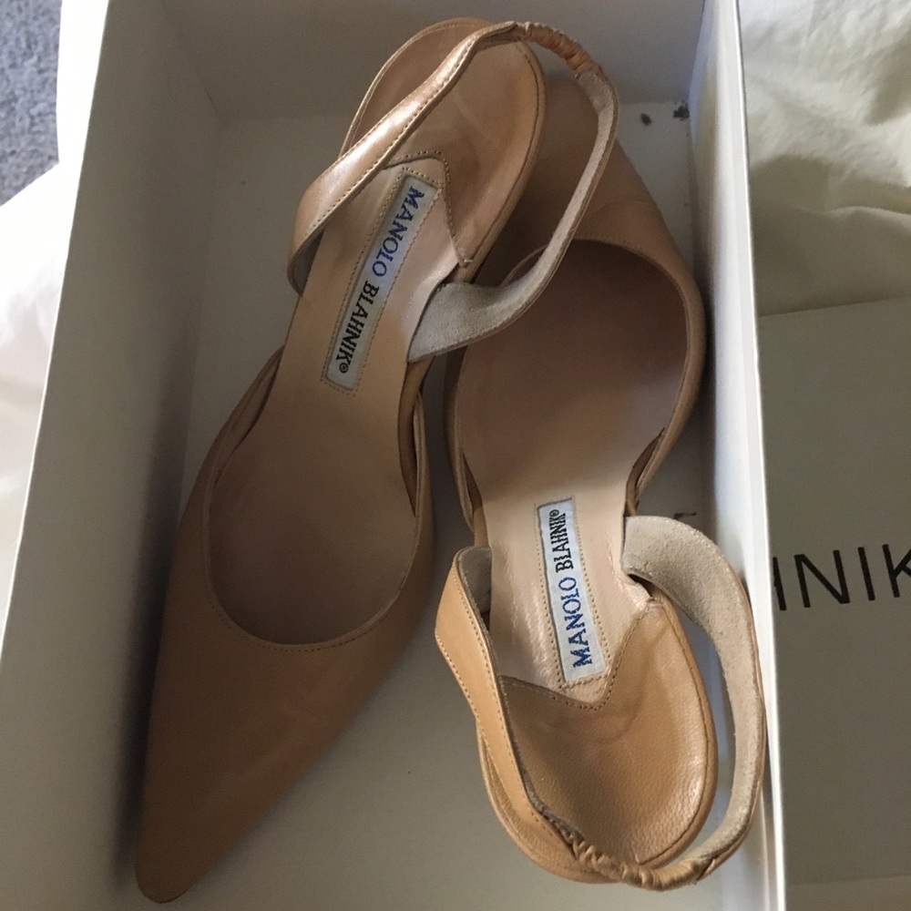 Manolo Blahnik Carolyne Slingback Heel Size 35.5 Nude Leather